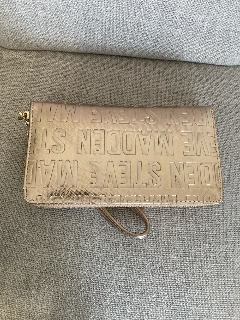 Steve Madden Rose Gold Embossed Logo Wristlet - Picture 2 of 6